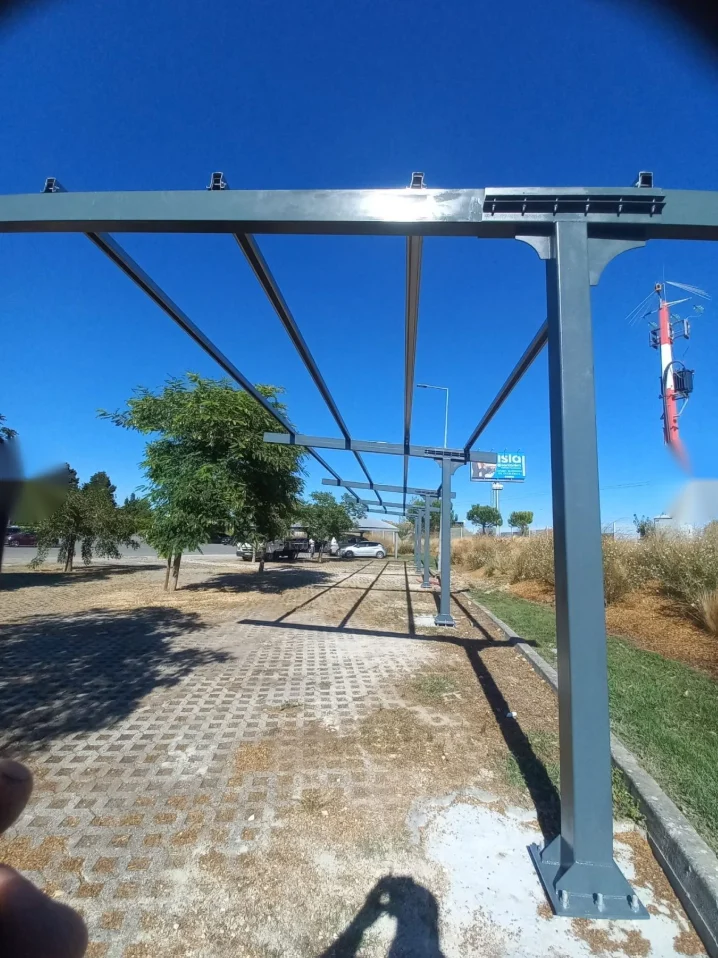Estrutura metálica para painéis solares