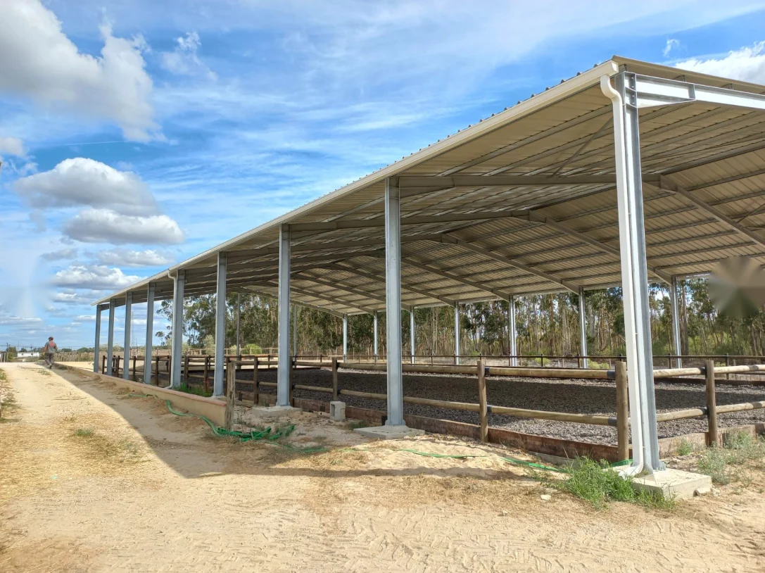 Estrutura metálica de grande dimensão para picadeiro